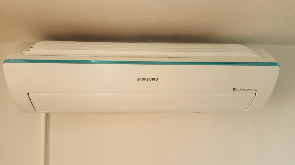 High-quality Samsung air conditioner for apartment cooling in Malaga