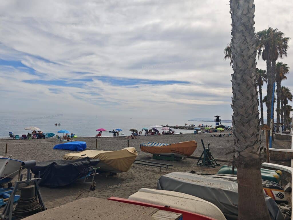 Mezquitilla beach and boats