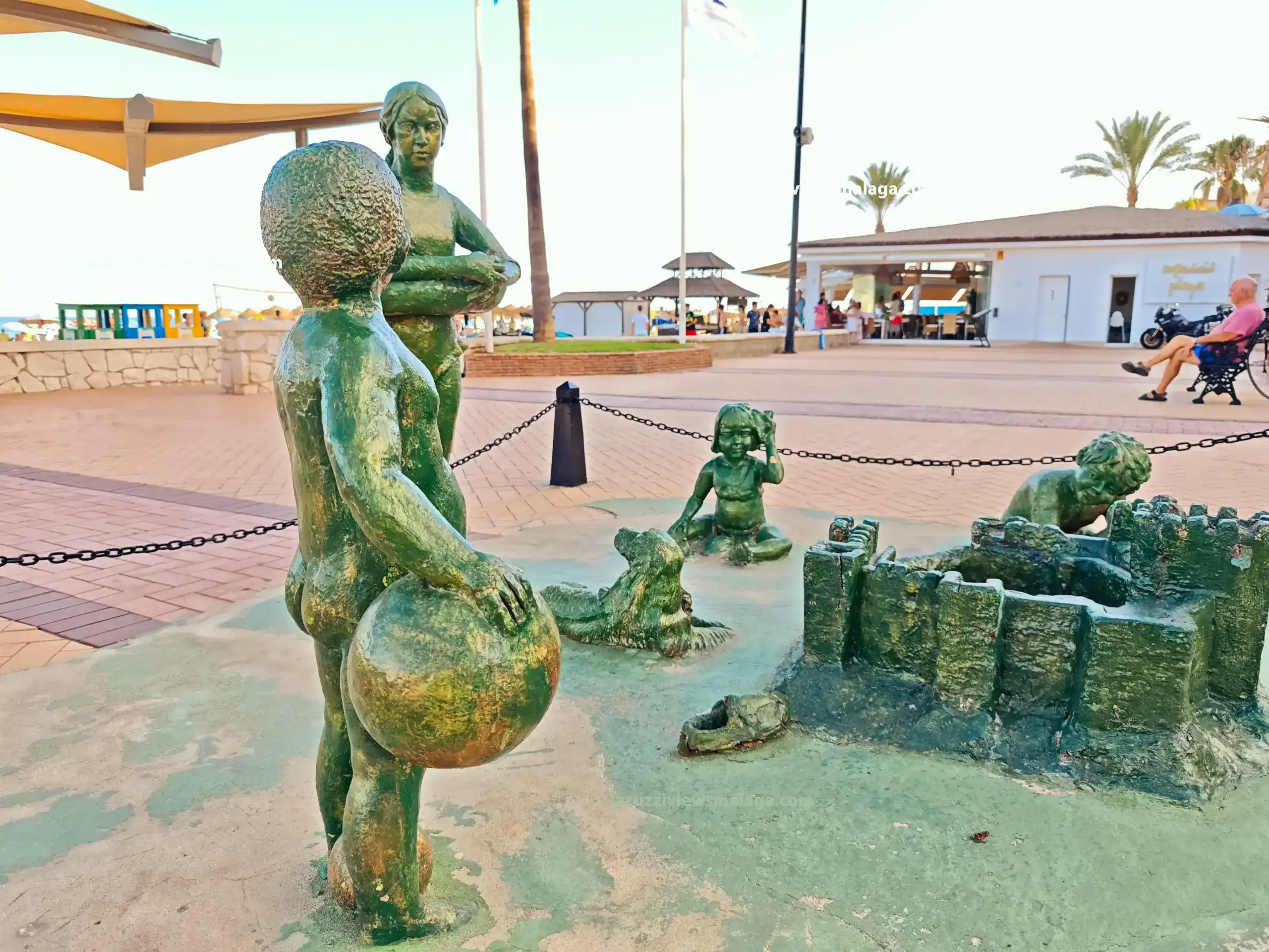 Children Playing on the Beach sculpture in Los Boliches, Fuengirola – bronze figures near Malaga beaches and chiringuitos on the Costa del Sol.