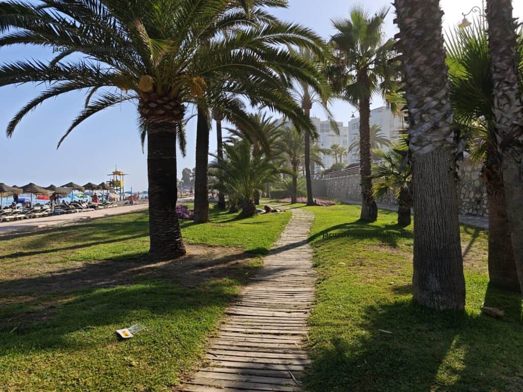 Nature way down promenade Santa Ana Beach